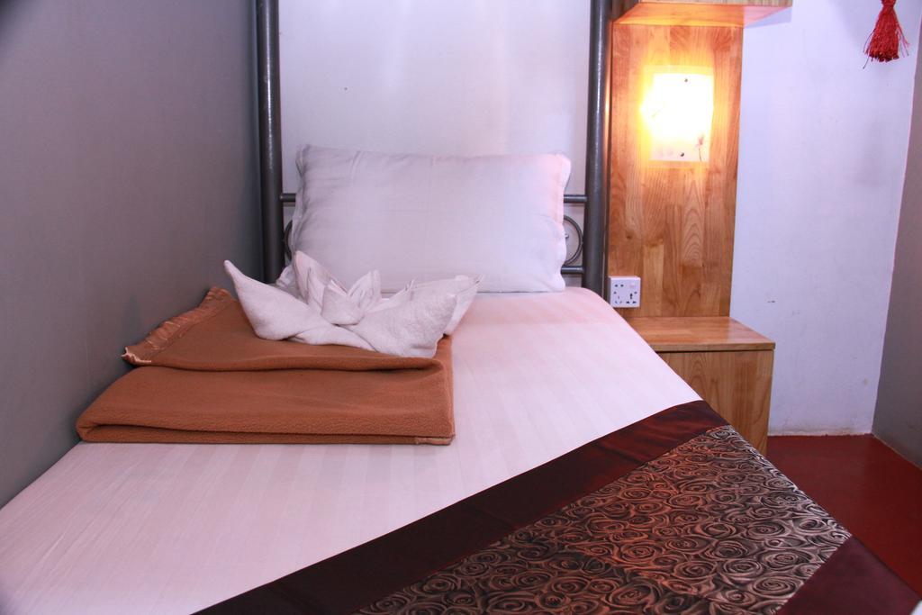 20Th Street Hostel Rangoon Buitenkant foto